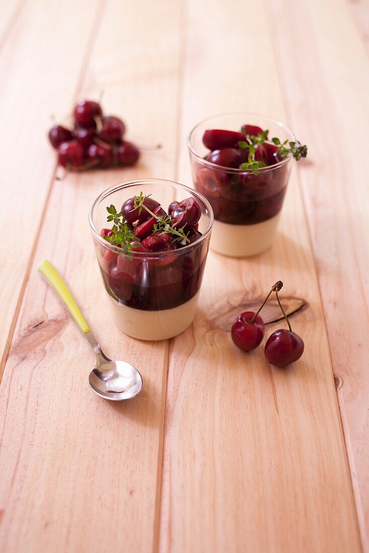 Panna cotta and thyme-flavored cherry desserts
