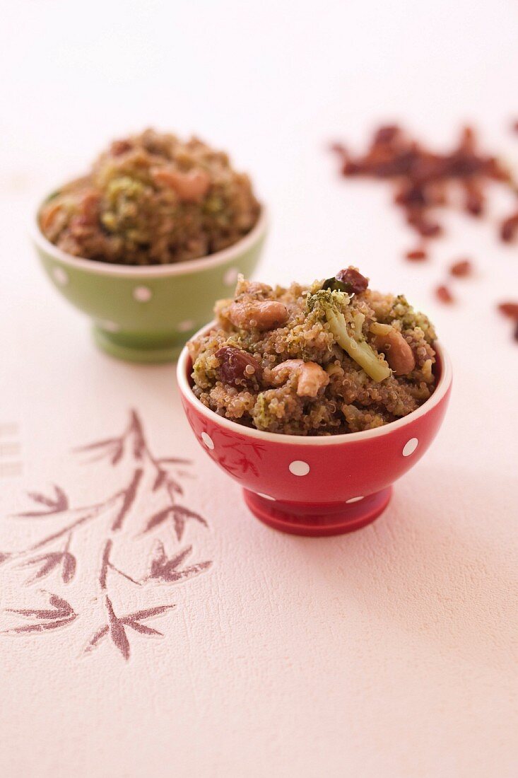 Quinoa with broccolis,raisins and cashews