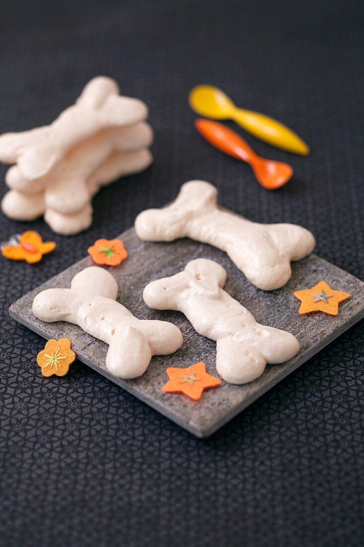 Halloween meringue bones