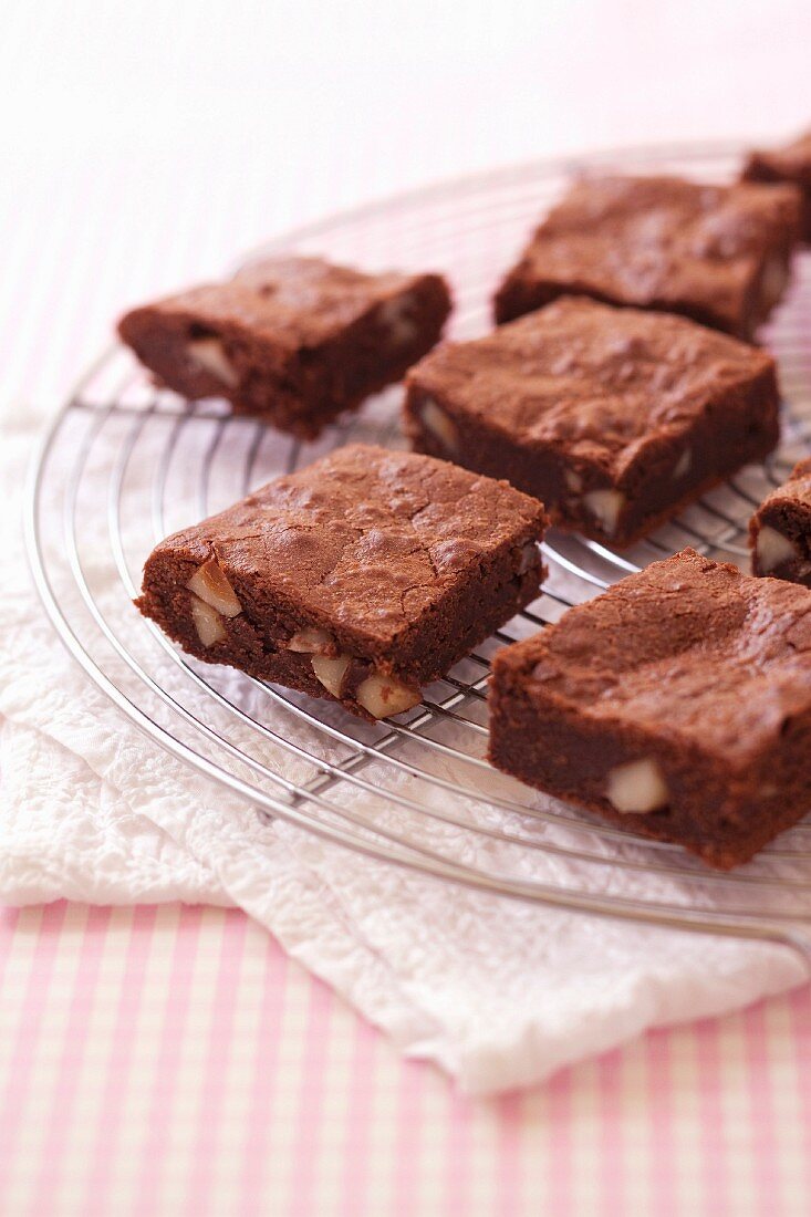 Dunkle Schokoladen-Brownies mit Paranüssen