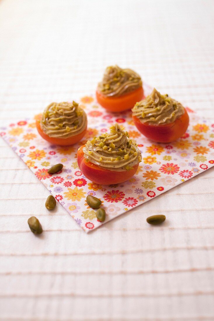 Apricots garnished with pistachio mascarpone