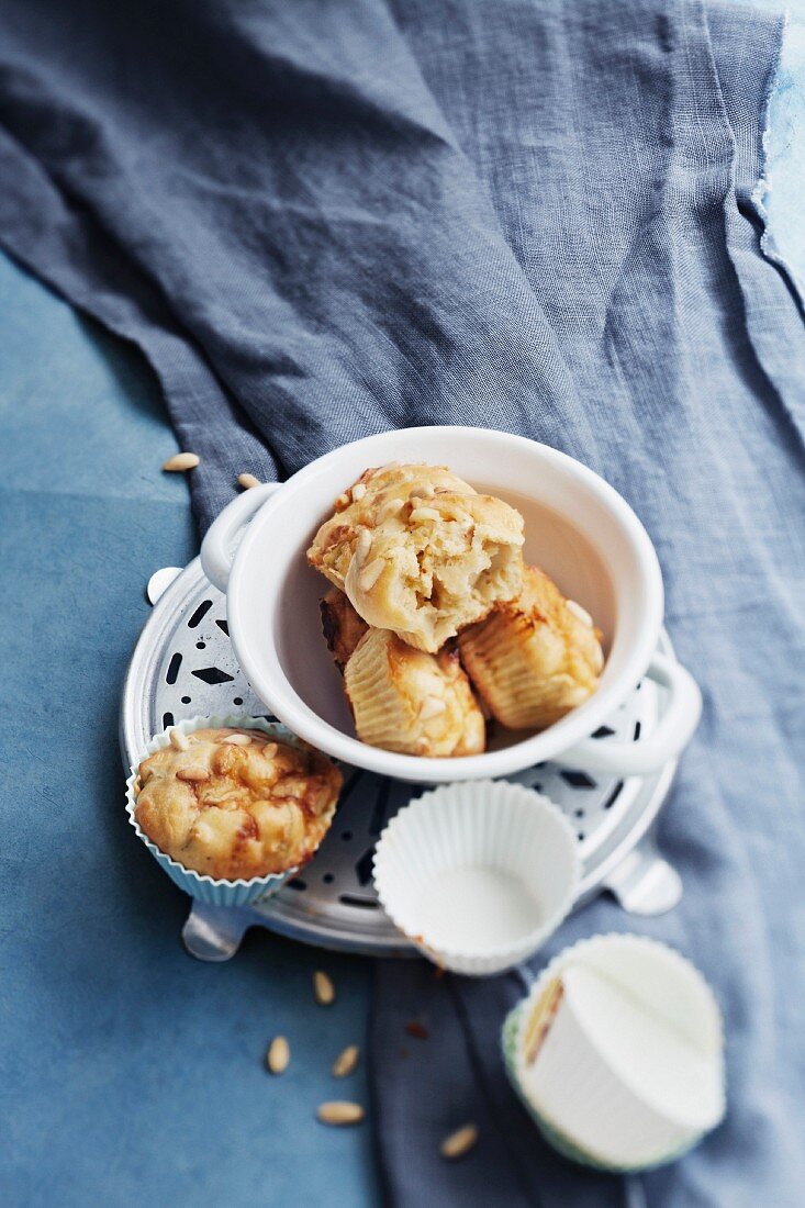 Muffins mit Birnen und Chaource-Weichkäse