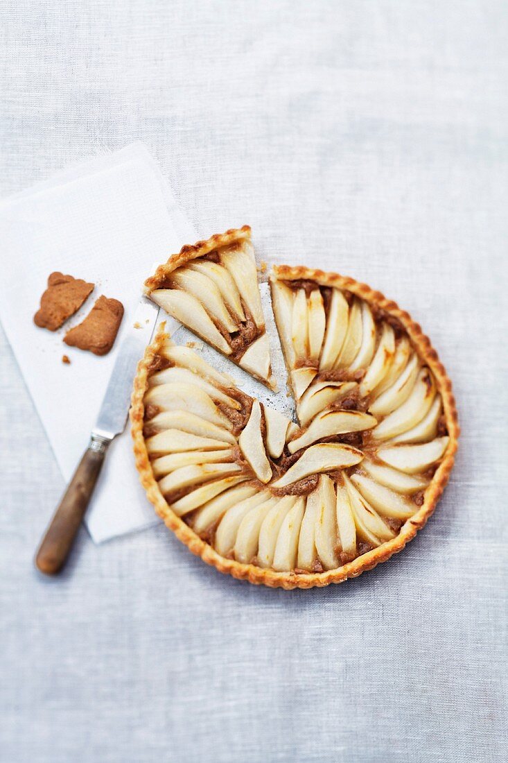 Speculos ginger biscuit and pear pie