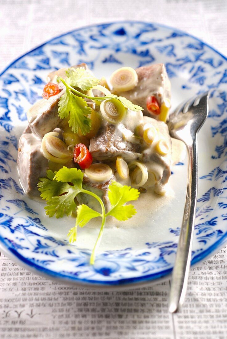 Beef Rendang mit Kokosmilch und Zitronenmelisse