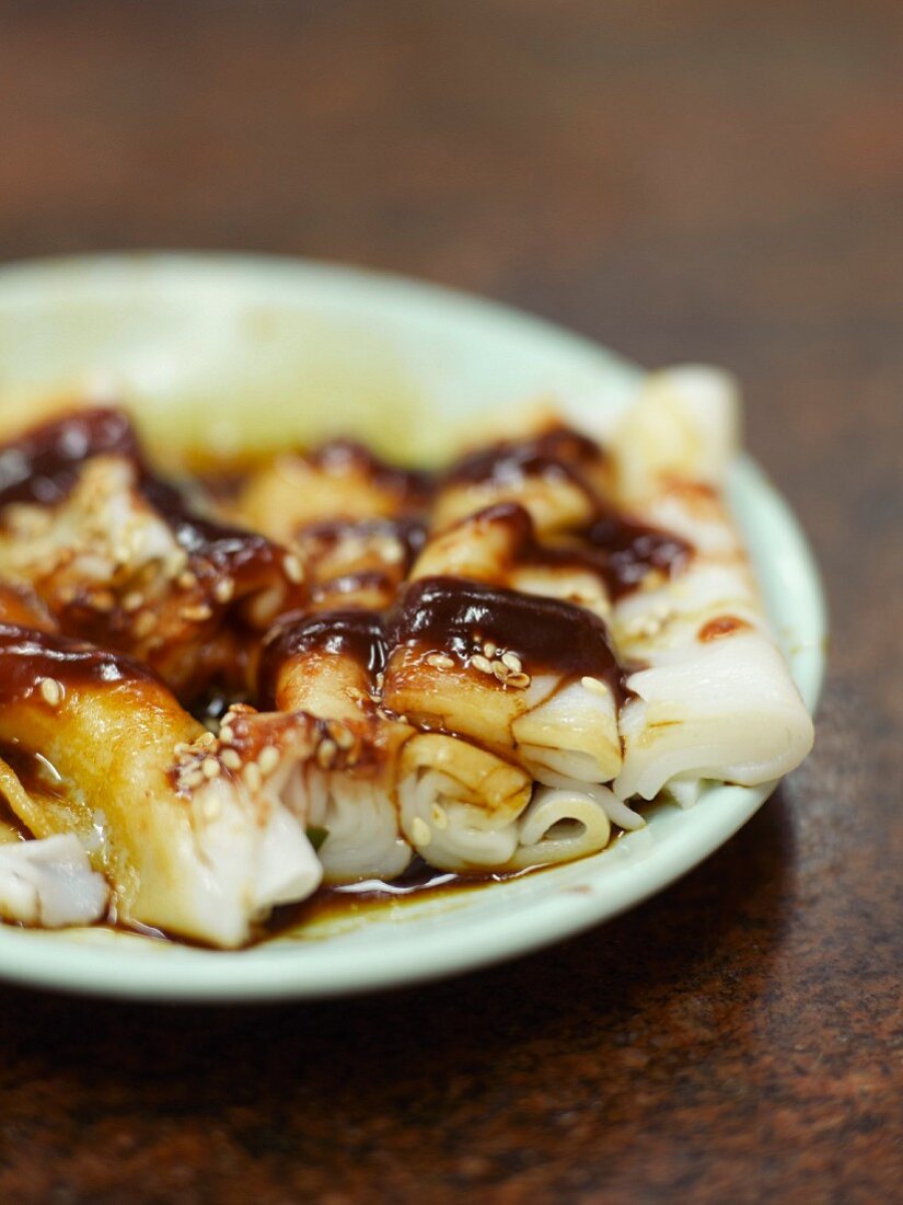 Rice pasta crepes with salty sesame sauce