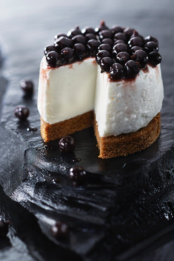 Gingerbread, stewed blackcurrant and Petit Billy cheesecake
