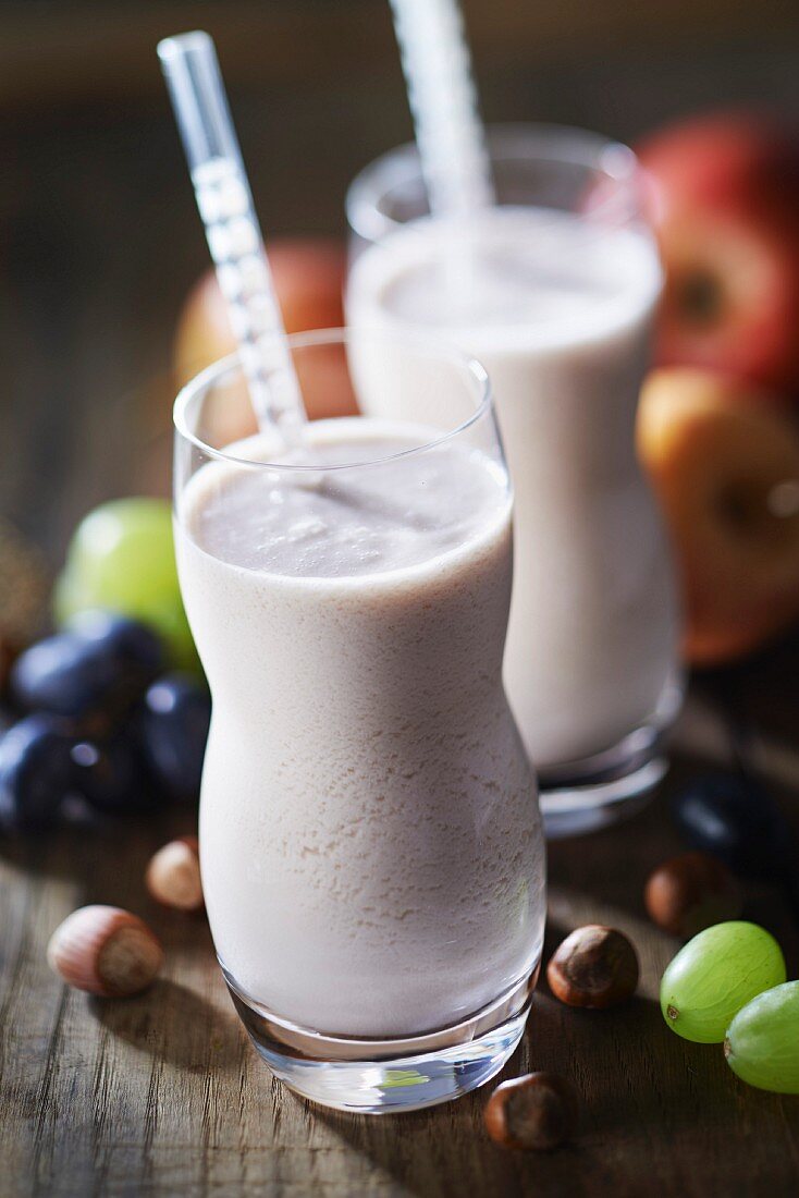 Apple, pear, grape, yoghurt and hazelnut powder smoothie