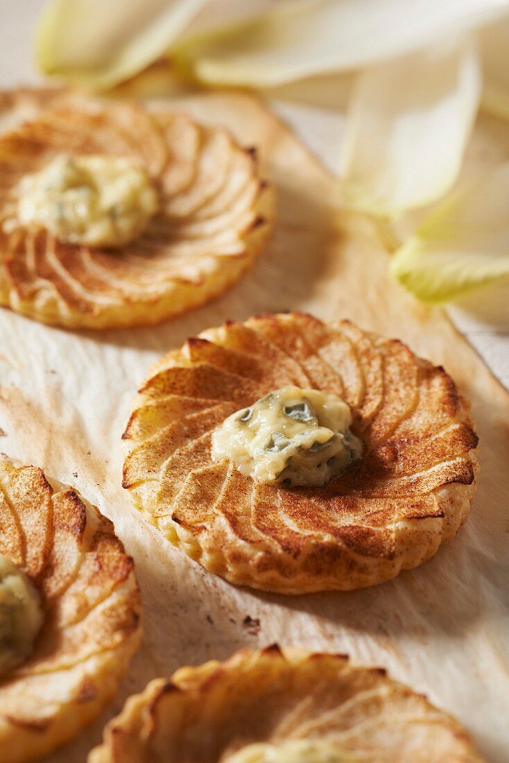 Apple and Fourme d'Ambert flaky pastry pies