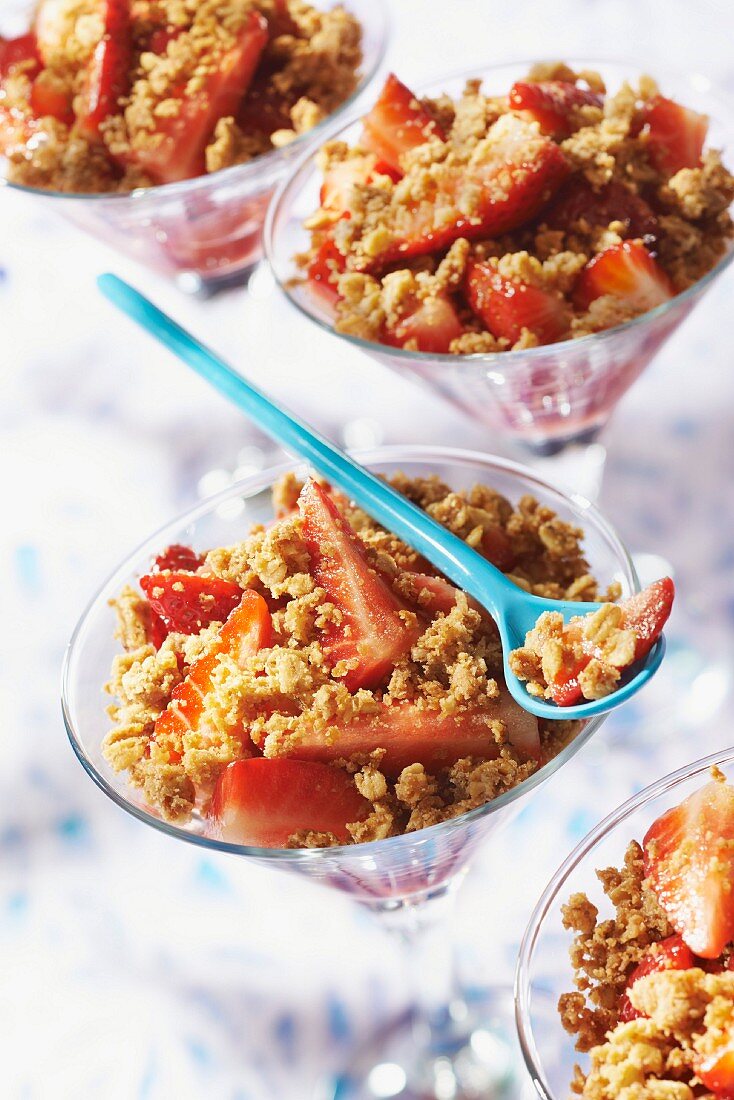 Haferflocken-Crumble mit Erdbeeren aus Cotentin