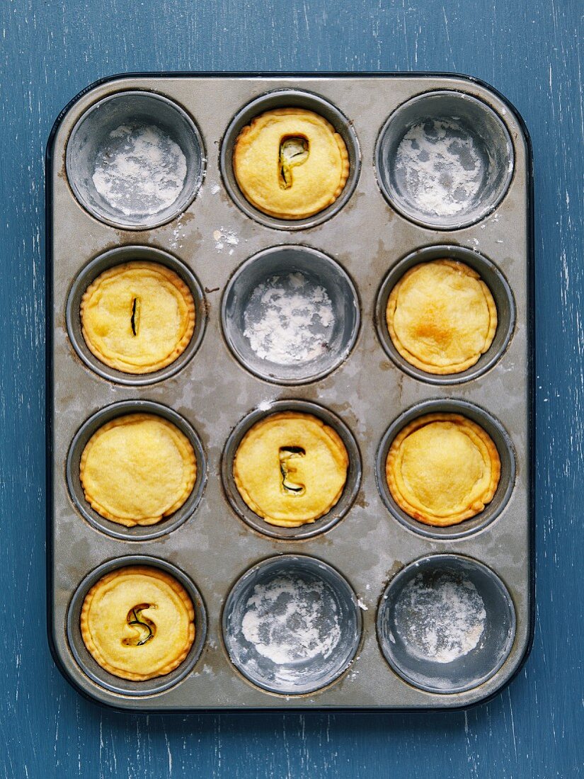 Feta-zucchini mini pies in a baking mould