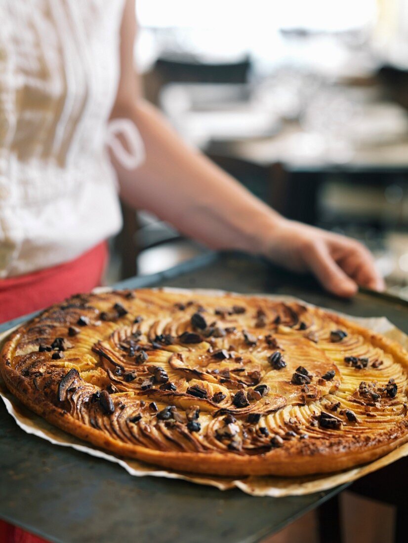 Apple and dried fruit large pie