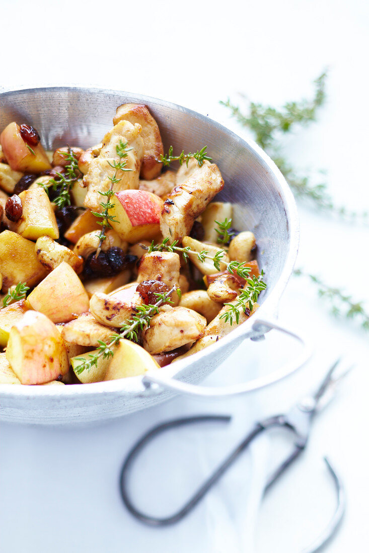 Wok fried chicken with apple and dried fruit