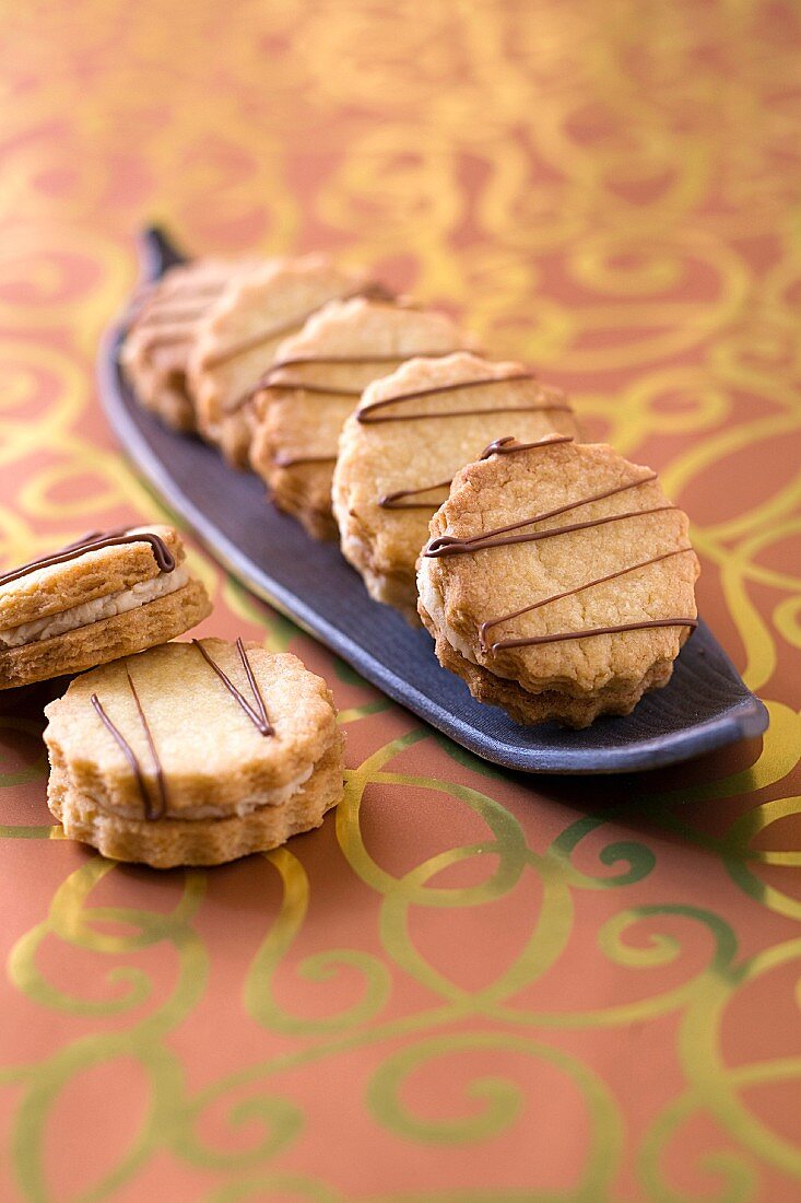 Shortbreads with white chocolate ganache and coffee filling