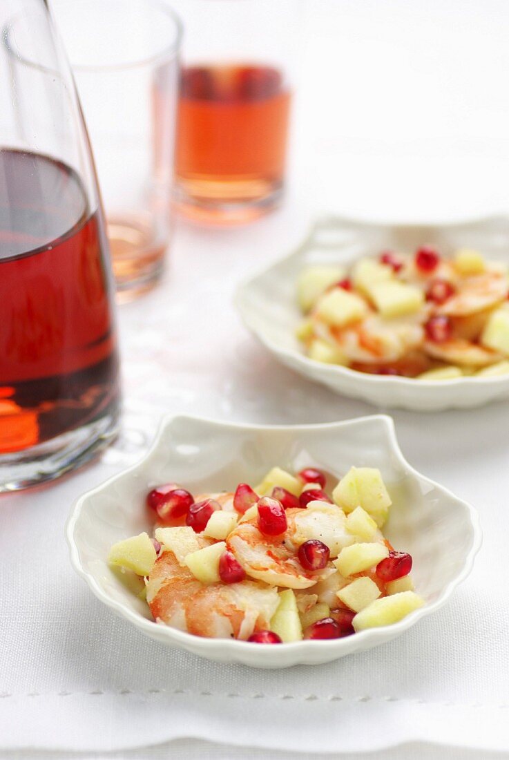 Shrimp,pomegranate and apple salad