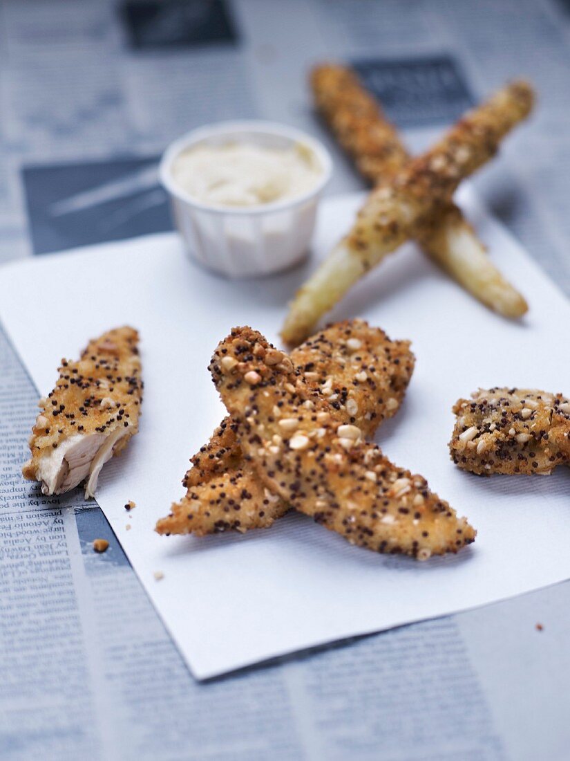 Knusprige Chicken Nuggets und Spargel