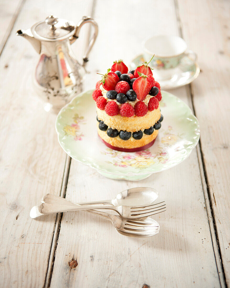 Tartlets with summer fruits