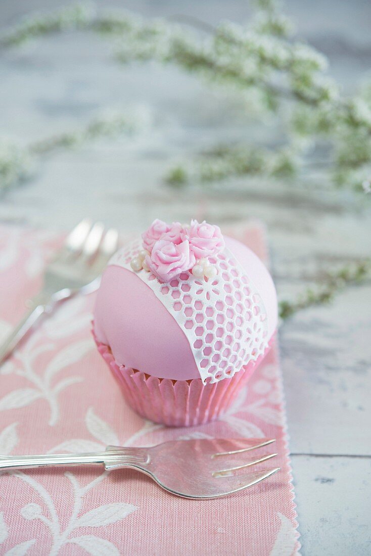 Rosa Cupcakes mit Schleife für Mädchen