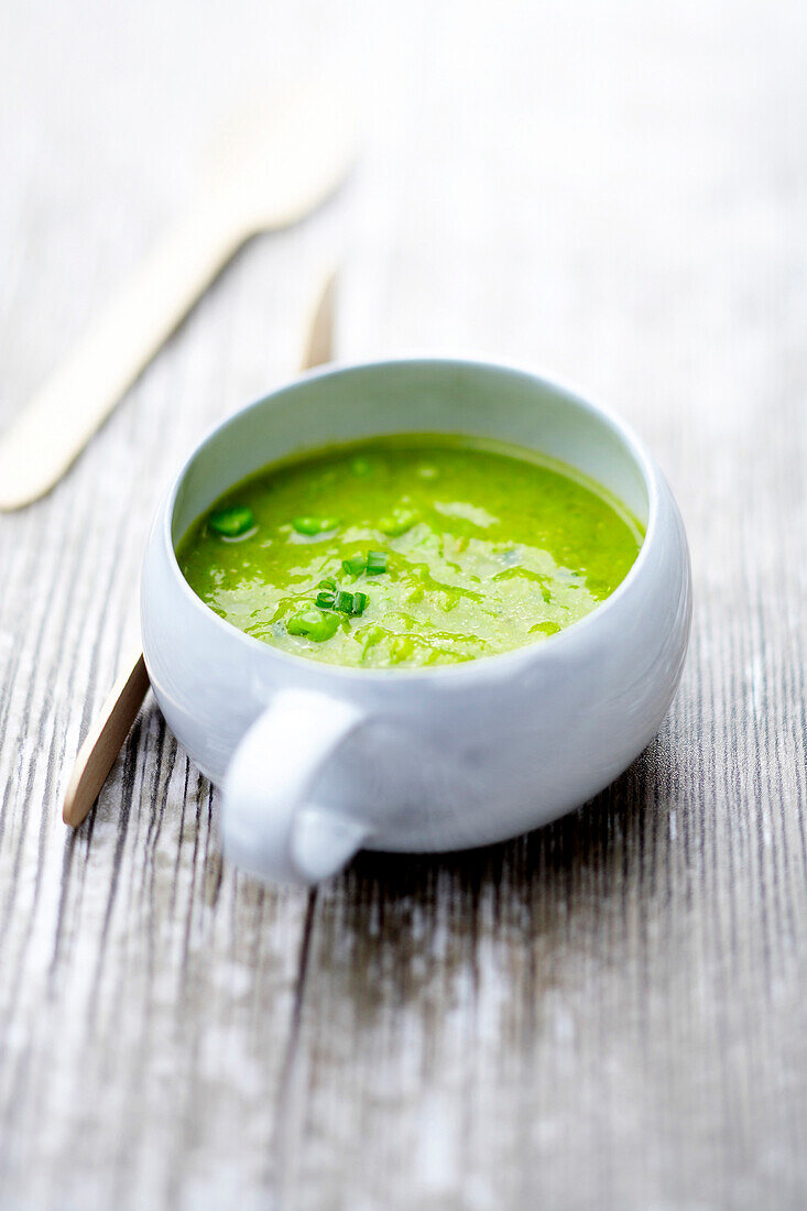 Saubohnen-Erbsen-Cremesuppe