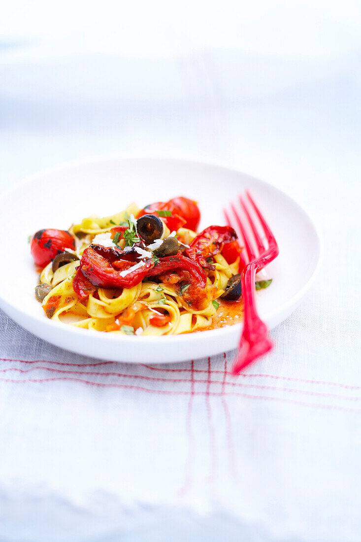Tagliatelle with tomatoes and olives
