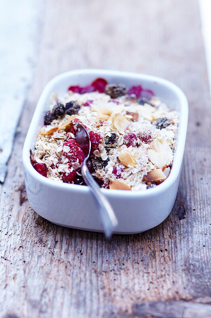 Gratin of red fruits with almonds