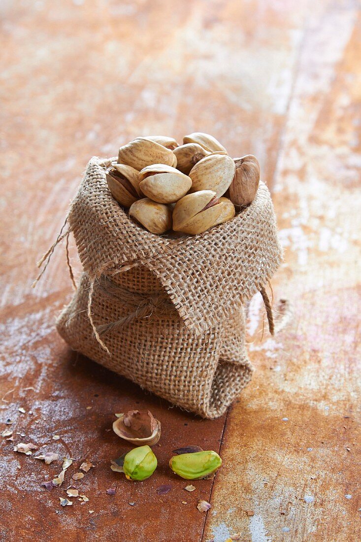 Small jute bag of pistachios