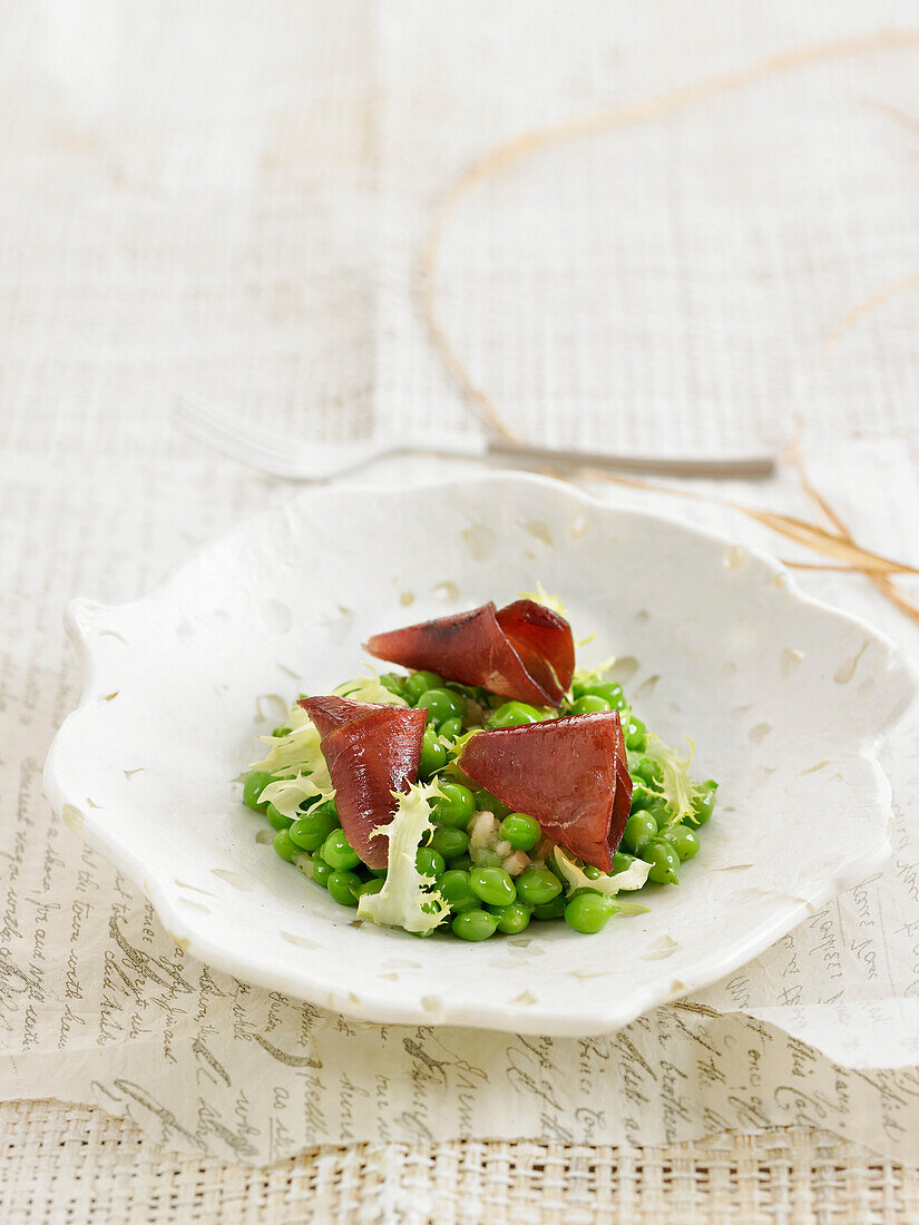 Peas with deer cecina