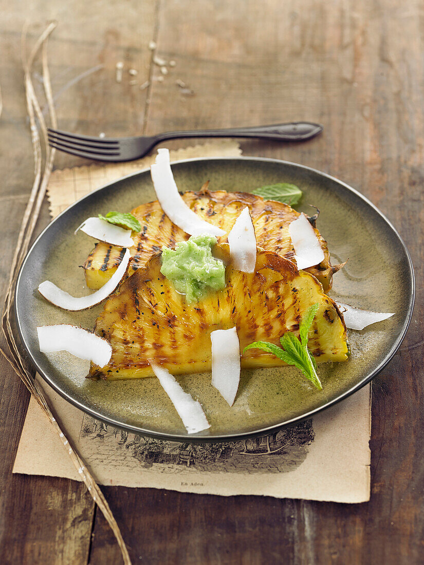 Gegrillte Ananas mit Kokosnuss