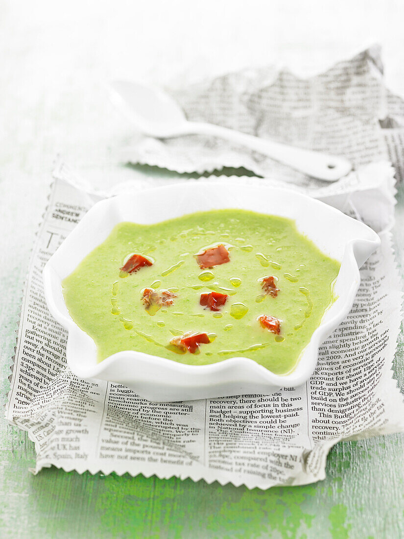 Spargelcremesuppe mit Rohschinken