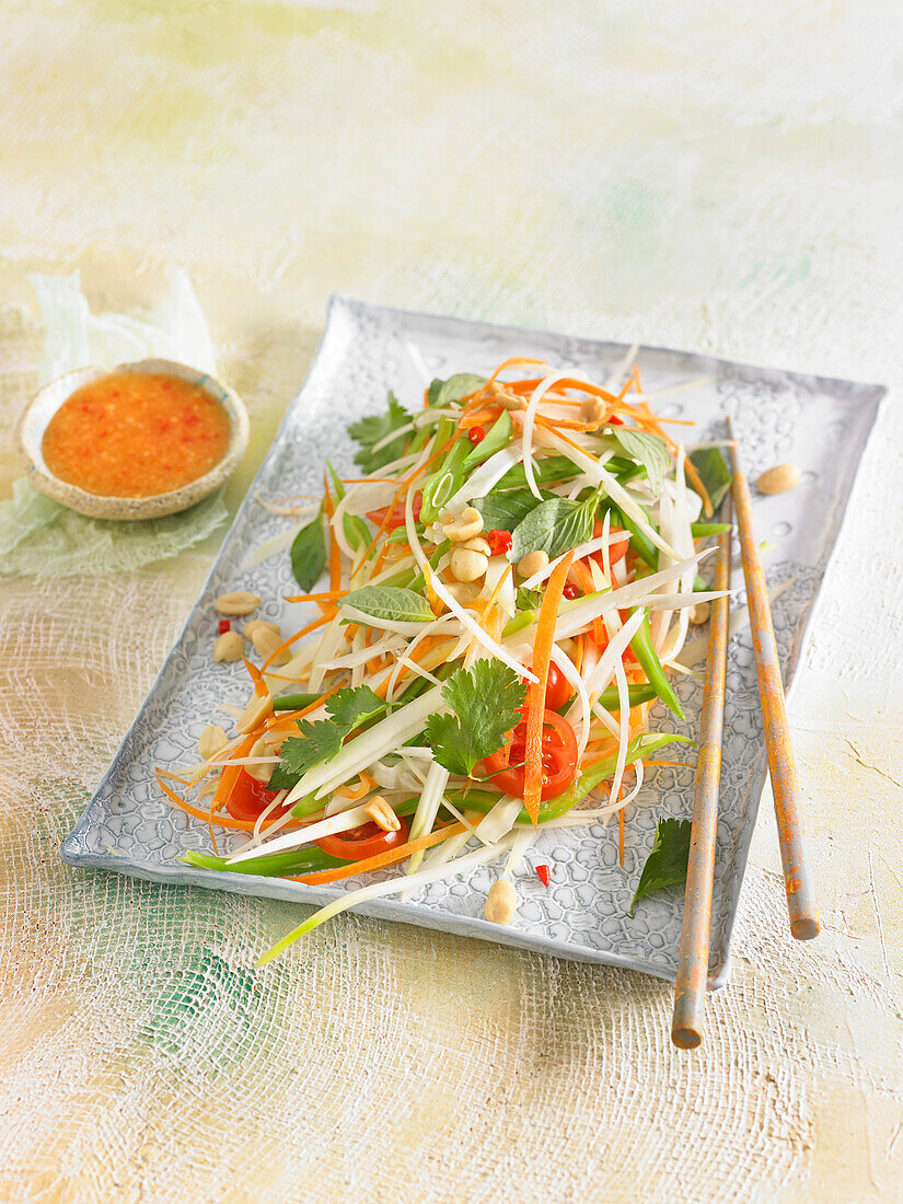 Thai-Salat mit grüner Papaya