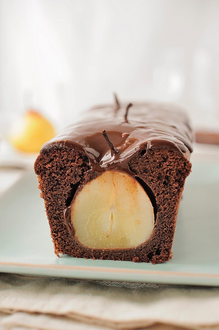Pear-chocolate cake