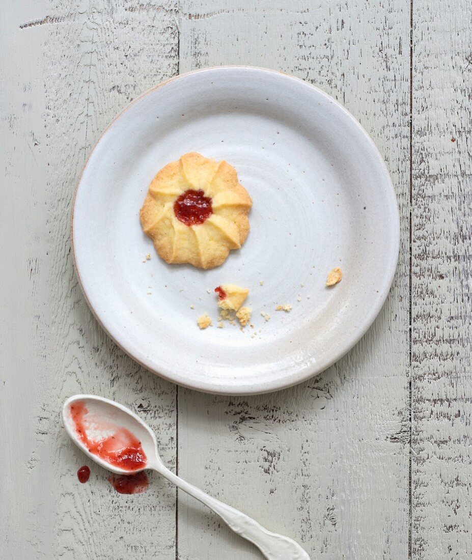 Plätzchen mit Erdbeermarmelade