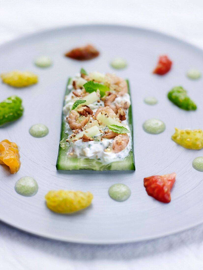 Cucumber tartlet with cream cheese and North Sea prawns, fresh fruit and cucumber coulis