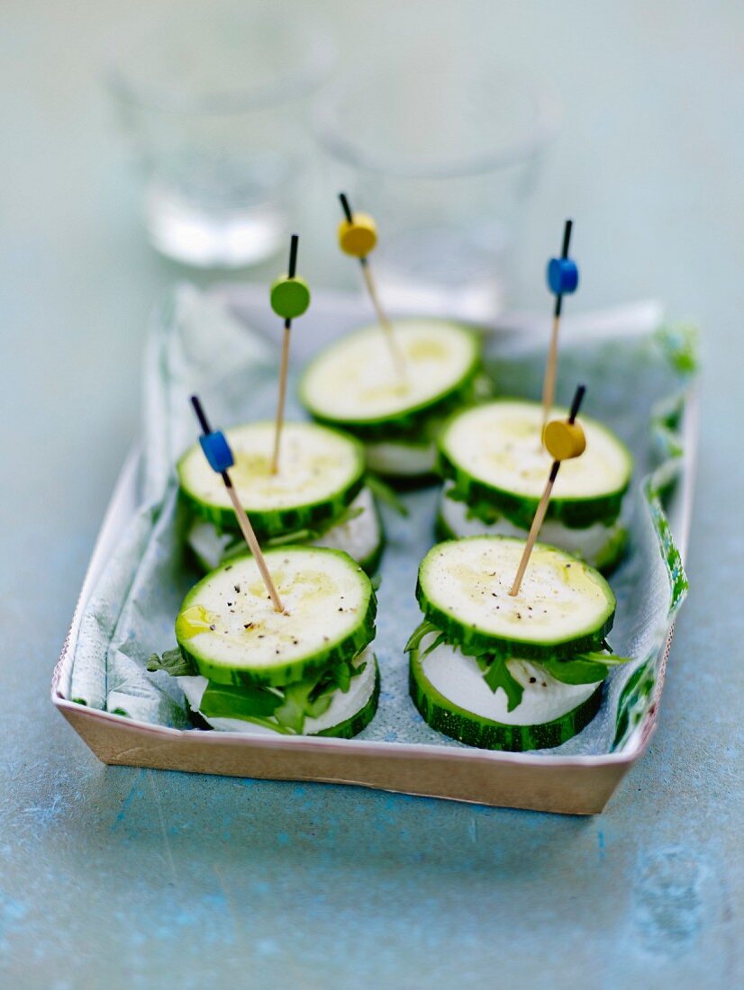 Courgette and goat's cheese capanés with aperitifs