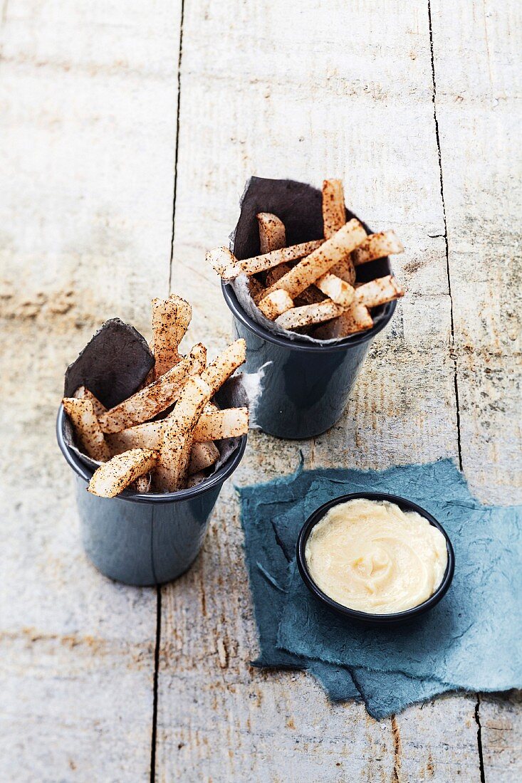 White asparagus fries,garlic cream