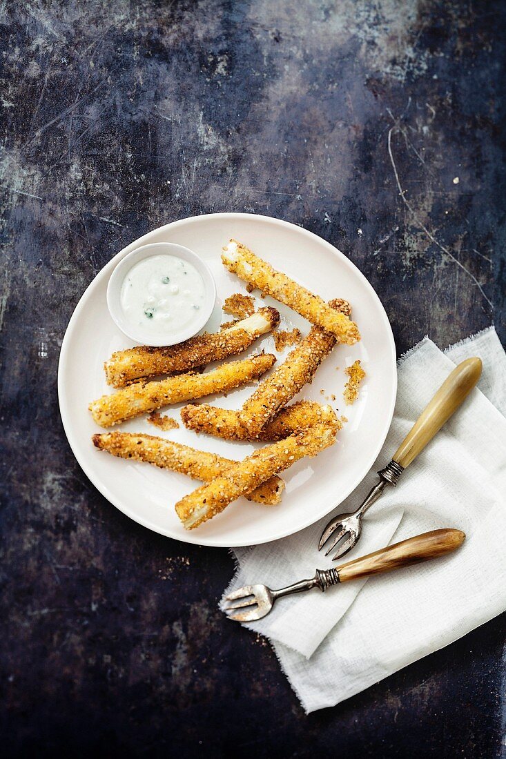 Mozzarella fries with yoghurt and herb sauce