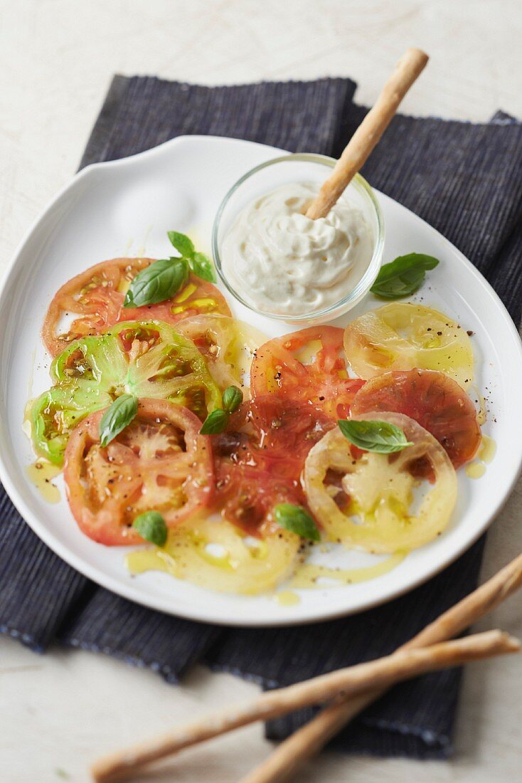 Tomaten-Carpaccio mit Parmesansahne