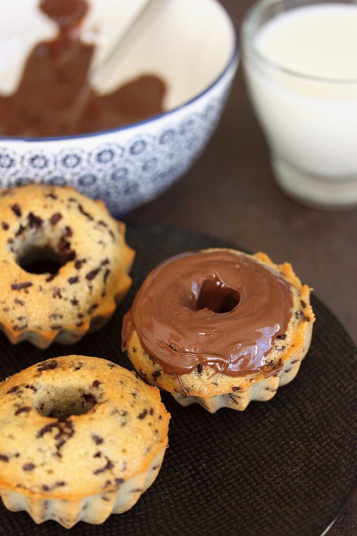 Tiger crown cookies coated with melted chocolate