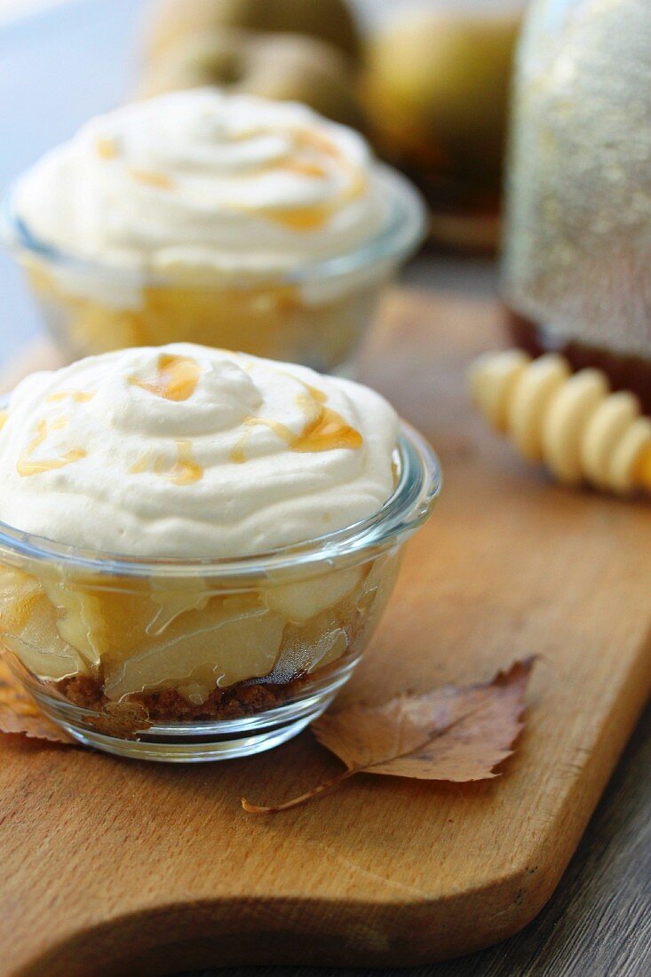 Apple meringue desserts