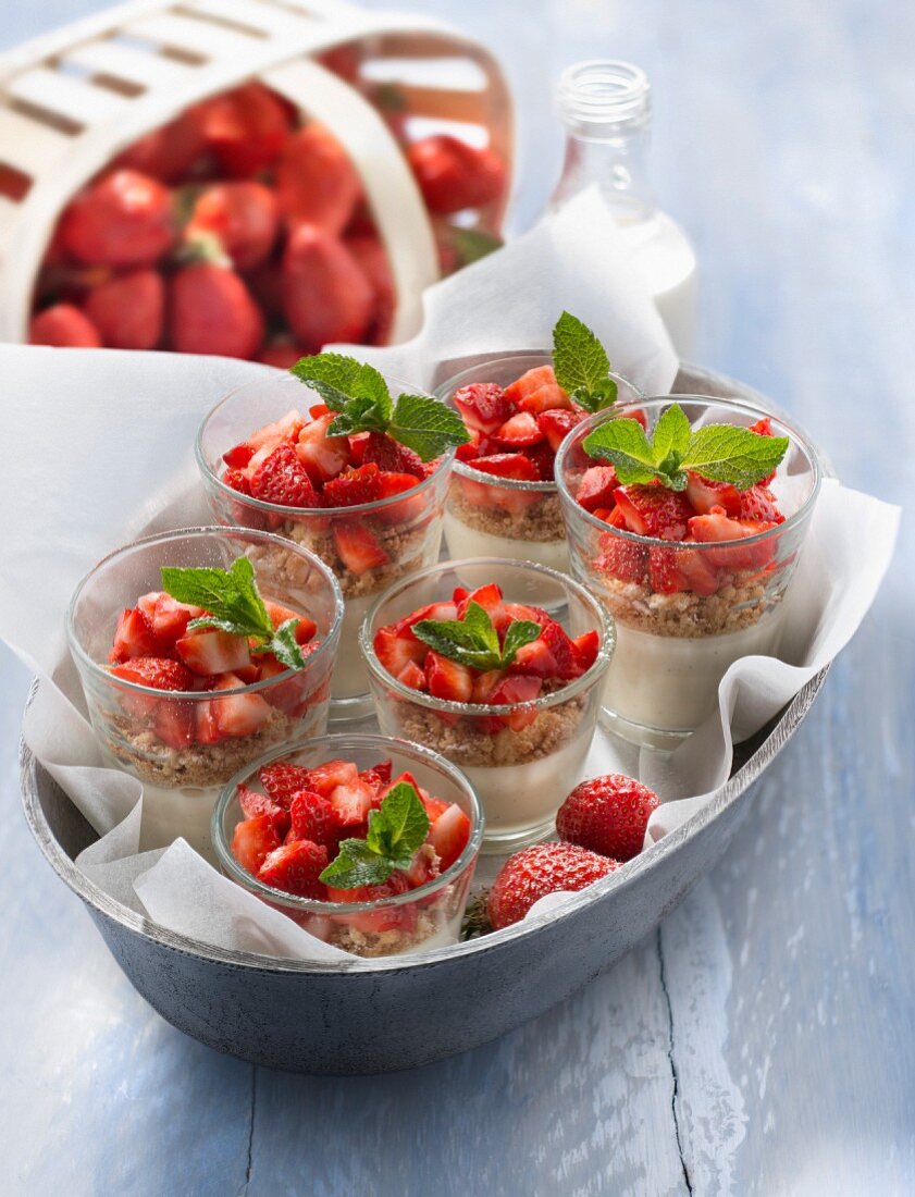 Blanc-mange with strawberries