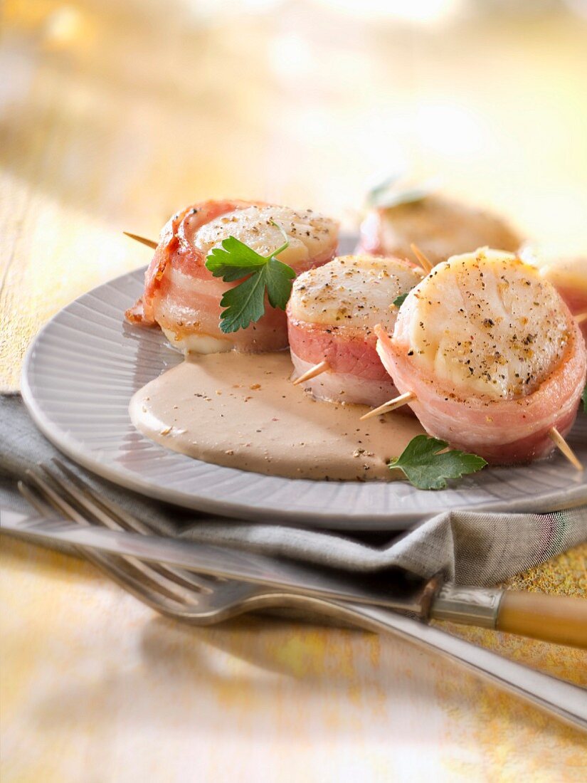 Roasted scallops,creamy coffe sauce