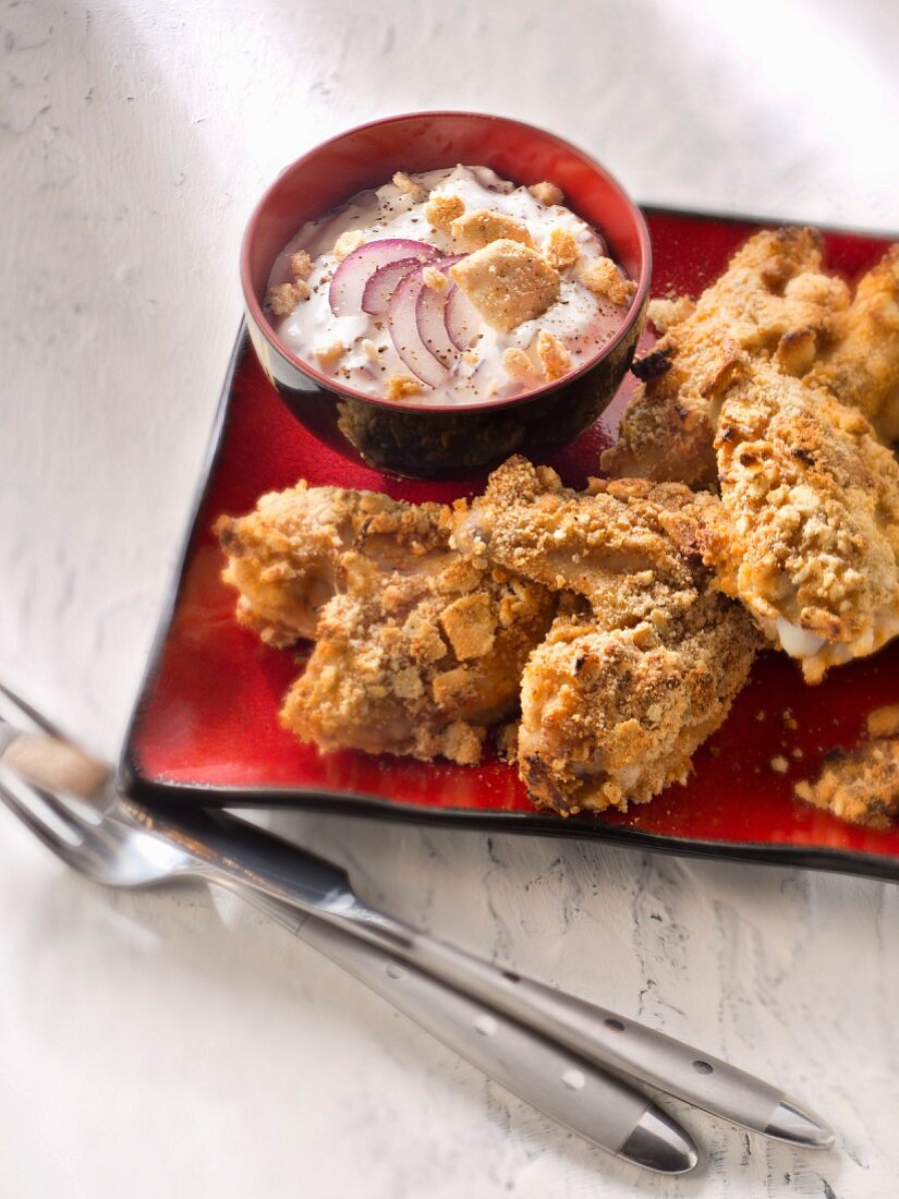 Nugget-style chicken wings in Tuc crust,onion sauce