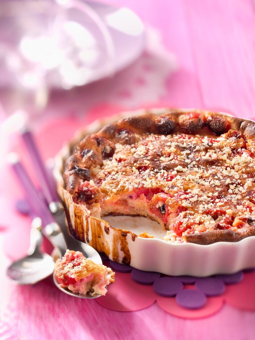 Kirsch-Clafoutis mit Knallbonbon