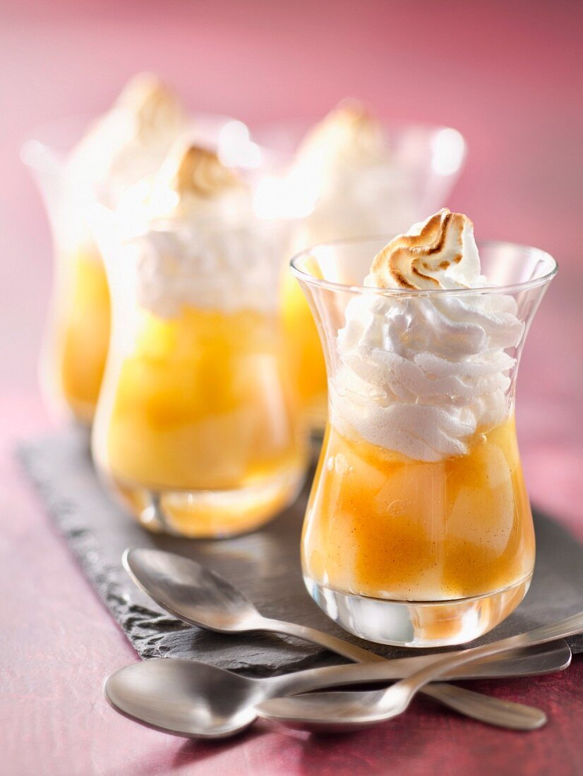 Stewed pears with meringue topping