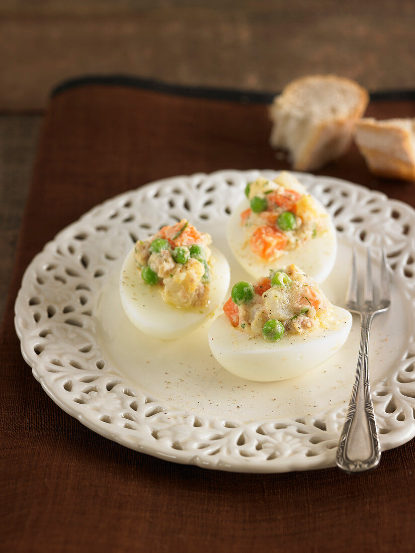 Mimosa eggs with peas