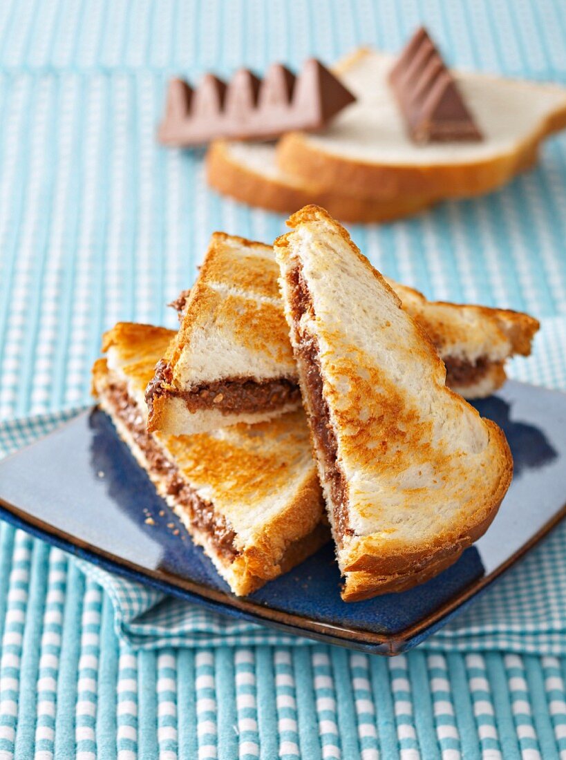 Geröstetes Toastbrot mit Toblerone