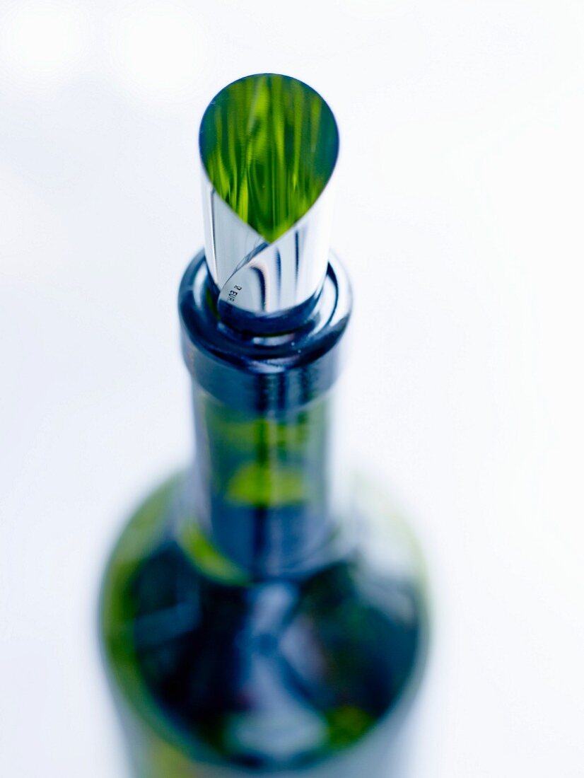 Anti-drop pouring spout on a bottle of wine