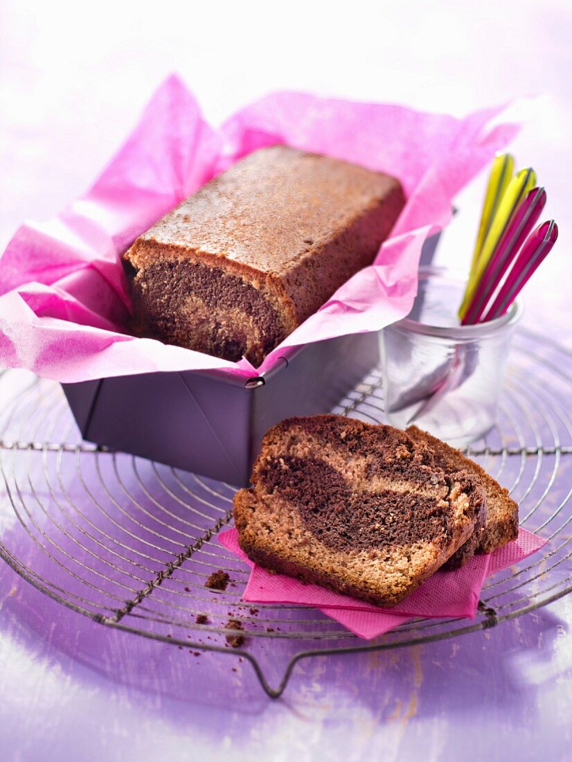 Almond-flavored marble cake