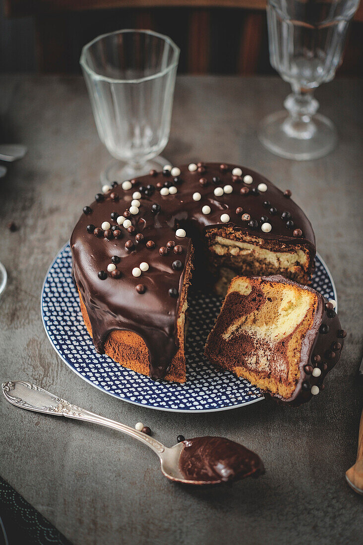 Marmorkuchen mit Schokoglasur