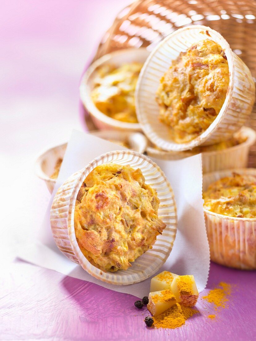 Herzhafte Pastinaken-Muffins mit Mandeln und Kurkuma