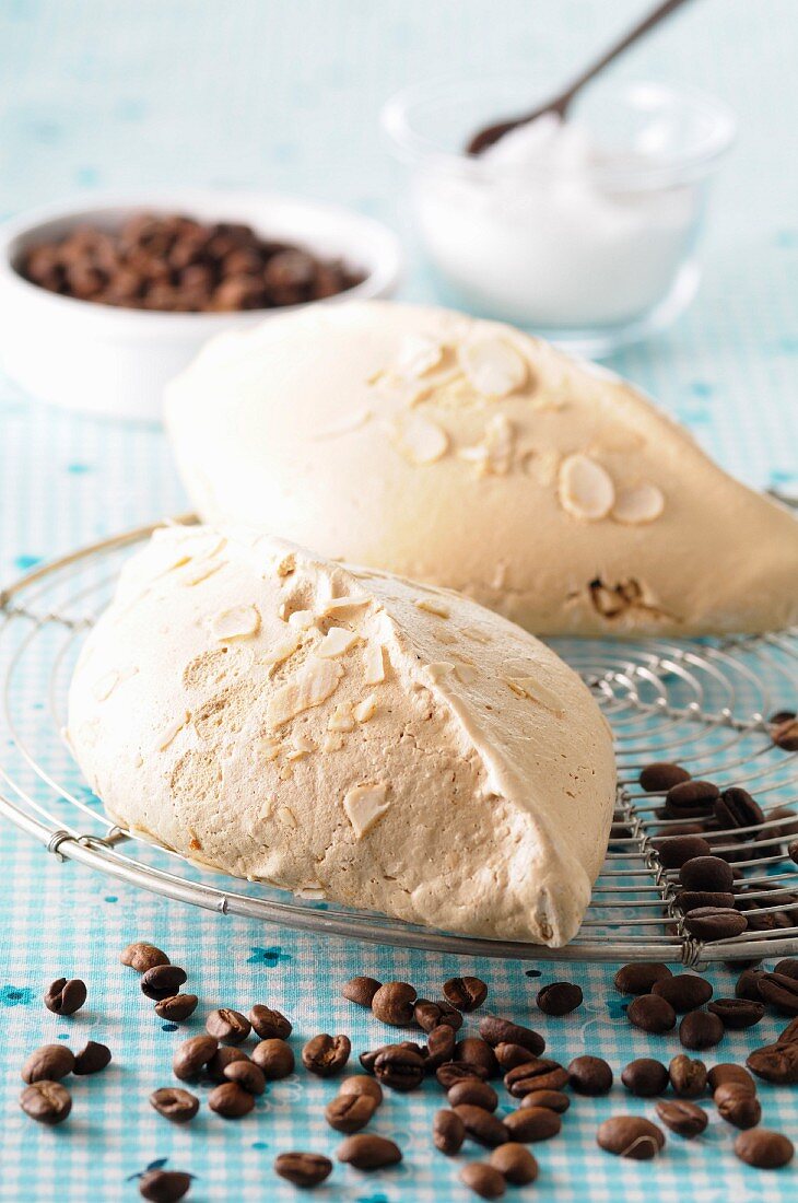 Meringues with coffee